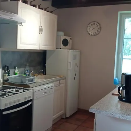 Avec Jardin, Cheminee, Wi-fi, Ideal Pour Randonnees Et Decouvertes Locales - Fr-1-376-70 *