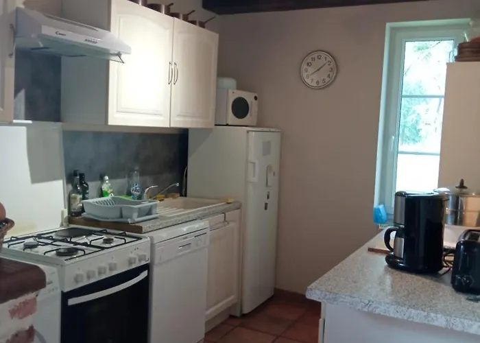 Avec Jardin, Cheminee, Wi-fi, Ideal Pour Randonnees Et Decouvertes Locales - Fr-1-376-70 *